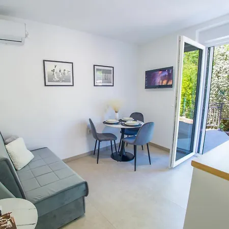 Stari View-free Parking Mostar