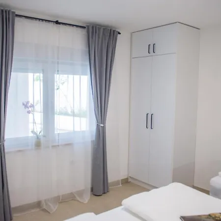 Stari View-free Parking
